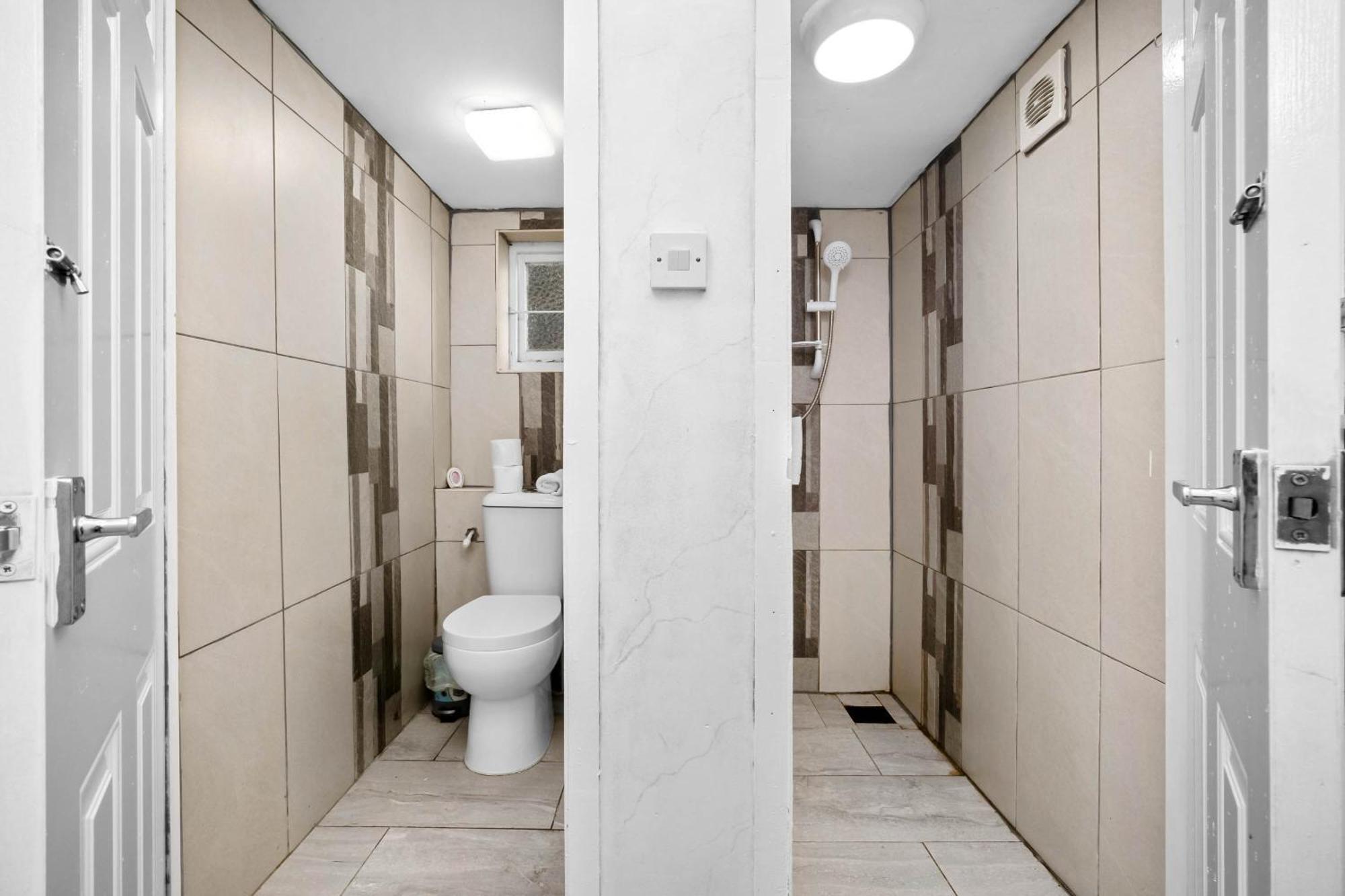 Spacious 5 Bed House - 11 Guests - Free Netflix - Parking 316c *