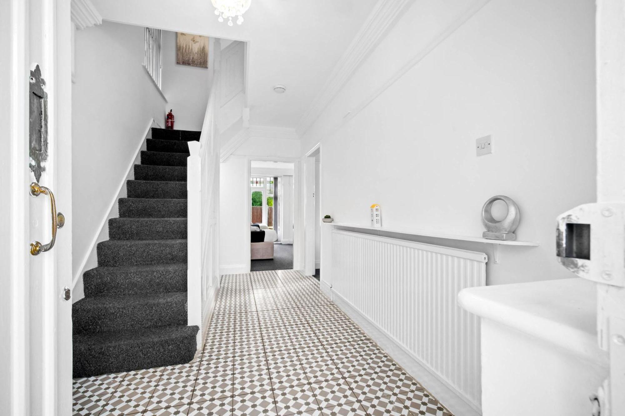 Spacious 5 Bed House - 11 Guests - Free Netflix - Parking 316c Birmingham