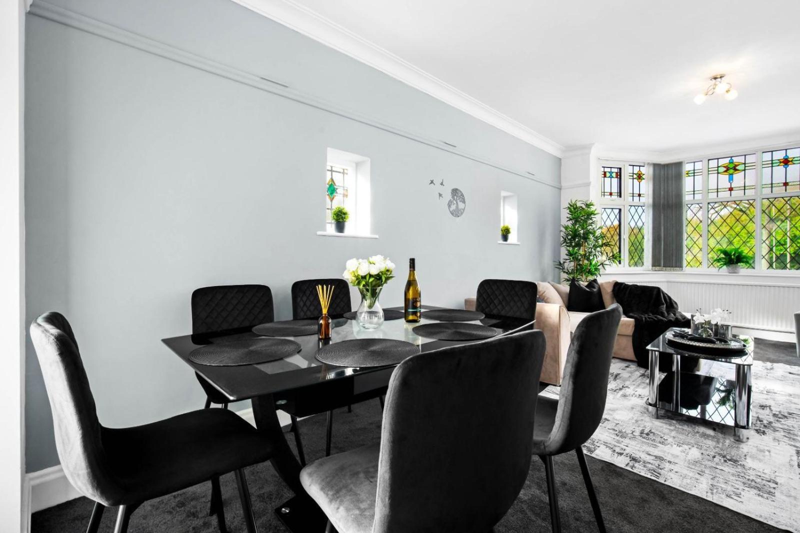 Spacious 5 Bed House - 11 Guests - Free Netflix - Parking 316c Apartment Birmingham